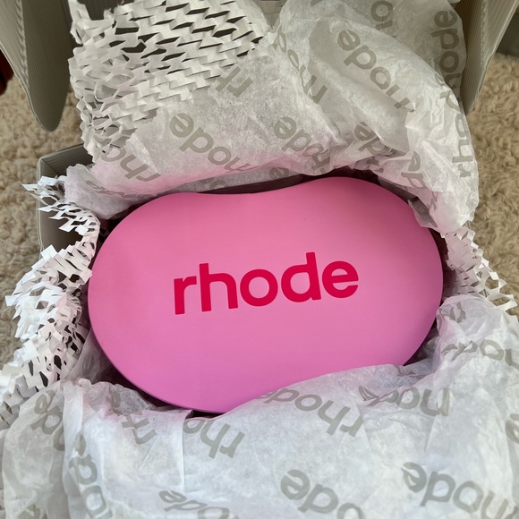 Rhode Jelly bean case + jelly bean pouch + peptide lip tint💕 - Picture 2 of 5